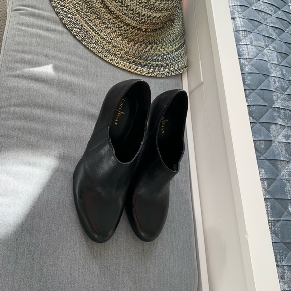 COLE HAAN SHOE BOOTIES BLACK LEATHER ANKLE BOOTS SIZE 9-1/2B, SLIP-ON, DESIGNER - Picture 2 of 6